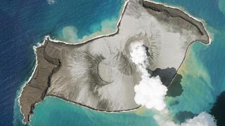 Tonga queda aislada del mundo tras la erupción del volcán
