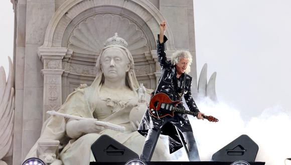 Brian May durnate una fiesta en 2022, en el Palacio de Buckingham .