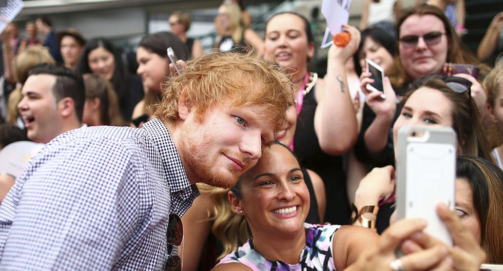 Ed Sheeran sufrió un corte en la cara en un accidente cuando la princesa Beatriz de York jugaba con una espada ceremonial. (Foto: Getty Images)