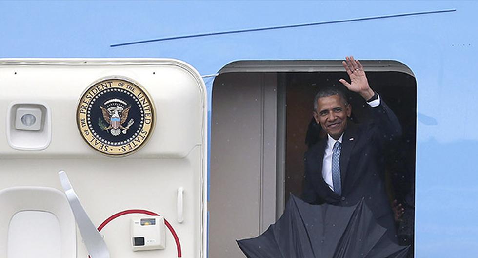 El presidente Barack Obama saluda a su llegada al aeropuerto José Martí de La Habana (Cuba). (Foto: Getty Images)