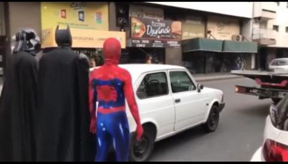 ¿Qué pasó en Argentina con ‘Spiderman’, ‘Batman’ y ‘Darth Vader’ que se volvieron viral? | En esta nota te contaremos qué es lo que ha ocurrido en este video que también se ha mostrado en TikTok, además de otra noticia relacionada a este tema. (Captura)