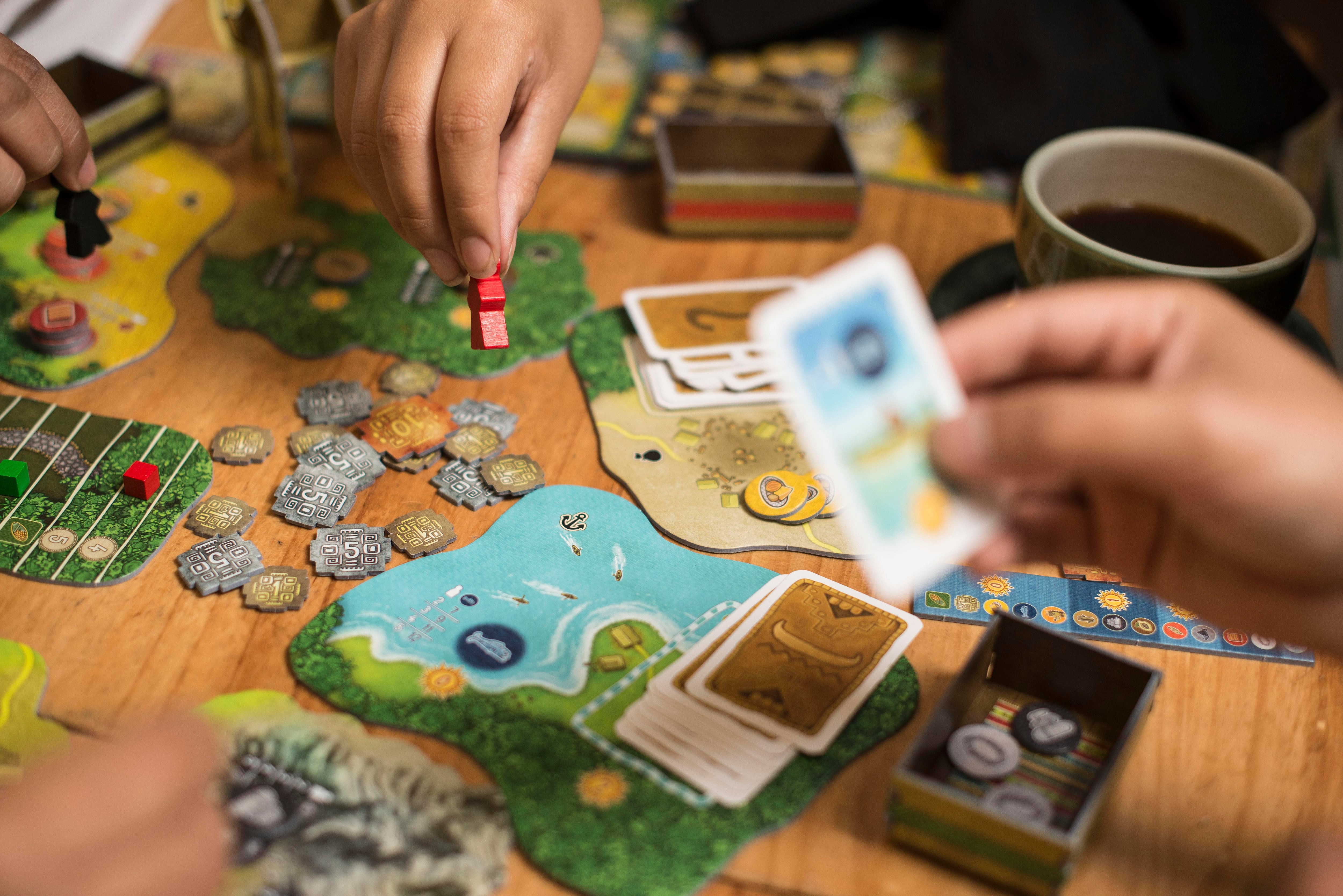 Sobre la mesa entran en juego estrategia, dominio de emociones y razonamiento. (Foto: Elías Alfageme)