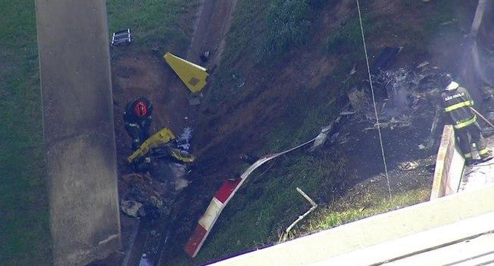 El helicóptero cayó en la Rodovia Anhanguera, una importante&nbsp;autopista de la zona oeste de Sao Paulo.&nbsp; (Foto: TV Globo)