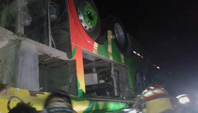 Junín: al menos 8 muertos y más de 50 heridos deja caída de bus a un abismo