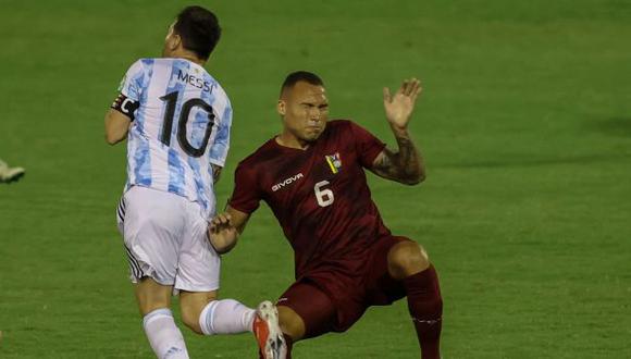 Adrián Martínez se pronunció después de la falta contra Lionel Messi. (Foto: AFP)
