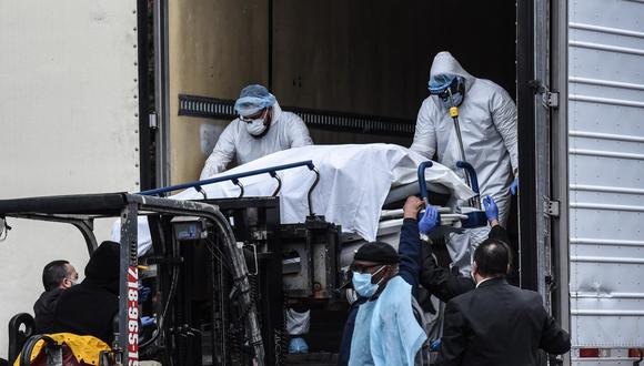 En Nueva York los fallecidos por coronavirus están siendo llevados a camiones refrigerados. (Stephanie Keith/Getty Images/AFP).