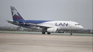 Standard & Poor's degradó a 'BB-' nota del holding aéreo Latam