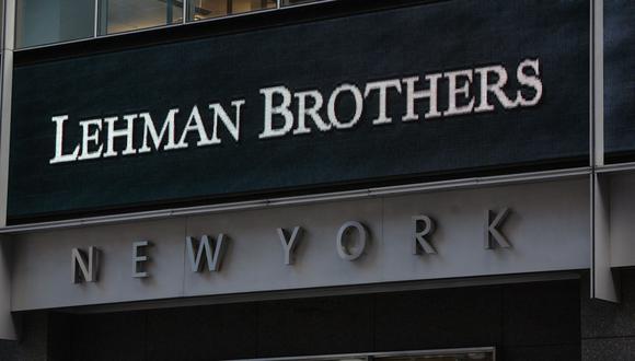 El cartel de la sede de Lehman Brothers en Nueva York, el 15 de septiembre de 2008. (Foto de NICHOLAS ROBERTS / AFP)