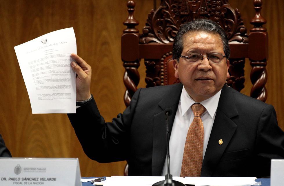 El portavoz de Fuerza Popular, Daniel Salaverry, solicitó la destitución del fiscal de la Nación, Pablo Sánchez. (Foto: EFE)