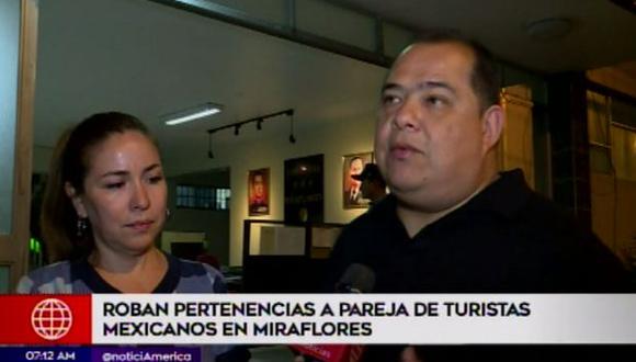 Delincuentes roban pertenencias a pareja de turistas mexicanos (Captura: América Noticias)