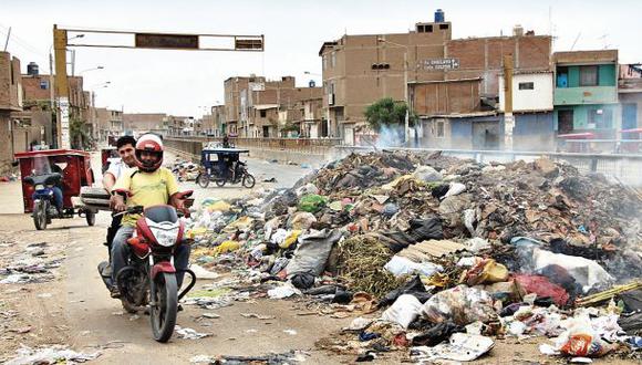 Chiclayo corre riesgo de inundarse por vía obstruida con basura