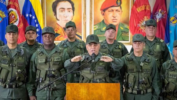 “Esos buques, cuando entren a nuestra zona económica exclusiva, serán escoltados por naves, buques y aviones de la Fuerza Armada Nacional Bolivariana para darle la bienvenida”, informó El ministro de Defensa Vladimir Padrino López en una transmisión televisada. (Foto: Archivo/EFE/MIGUEL GUTIERREZ).