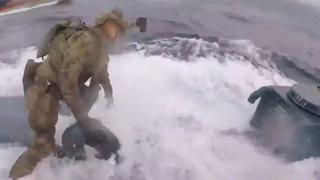 El impresionante video en el que la Guardia Costera de EE.UU. intercepta un narcosubmarino