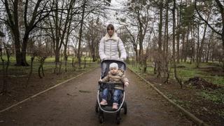 “Los vi matar a mi esposo y a mi hija de 12 años”; ucraniana narra cómo escapó de tropas rusas