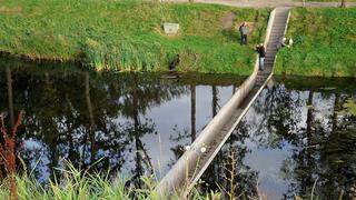 A lo Moisés: Conoce el puente que parte las aguas por la mitad