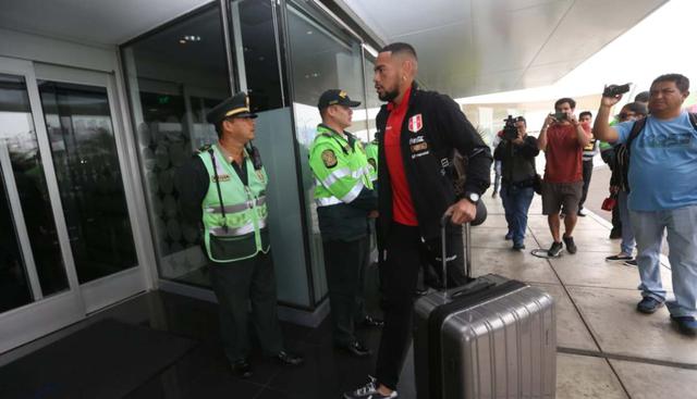La selección peruana partió rumbo a Estados Unidos para medirse a Colombia. (Foto: Violeta Ayasta / GEC)