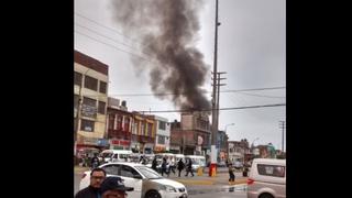 Callao: 10 unidades de bomberos intentan apagar incendio en una vivienda