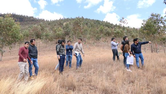 Cuarenta universidades públicas tienen licencia de la Sunedu. La UNCA se ha quedado rezagada. En la imagen, una evaluación al terreno donde se construirá, en Huamachuco. (Foto:  UNCA)