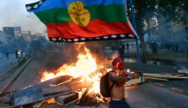 El mes en que la calle torció el brazo de los 30 años del “exitoso” modelo de Chile. (Foto: AFP)