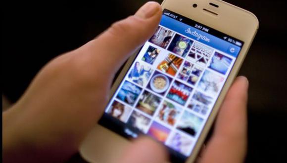 Se estima que existen más de 3 mil millones de usuarios en redes sociales.  Facebook es la más popular. (Foto: AP)