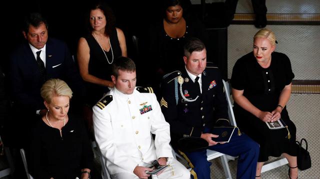 El dolor de Meghan McCain en el funeral de su padre en Arizona (Foto: EFE)