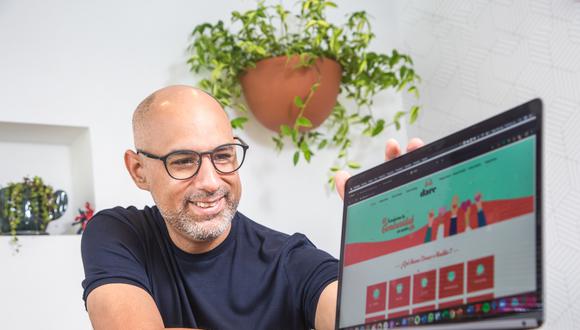 Marco Vigil es fundador de la plataforma virtual Dare, la cual busca ser un nexo entre personas que necesitan donaciones y gente que quiere donar. (Foto: Fidel Carrillo)