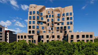 Conoce el curioso edificio “bolsa de papel” de Frank Gehry