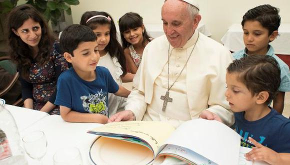 Papa Francisco almuerza con 21 refugiados sirios en su casa