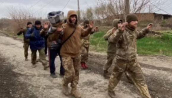 Rusia asegura que más de 1.000 soldados ucranianos se rindieron en la siriada Mariúpol. (Captura de video).