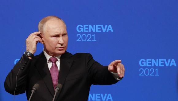 El presidente de Rusia, Vladimir Putin, ofrece una conferencia de prensa tras la cumbre con su par de Estados Unidos Joe Biden, en Villa La Grange, en Ginebra. (EFE / EPA / DENIS BALIBOUSE).