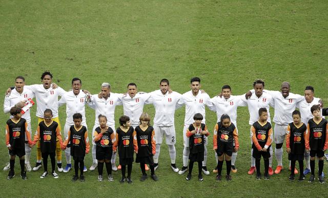 Perú vs. Uruguay: el emocionante momento del himno nacional en Arena Fonte Nova | Foto: Agencias