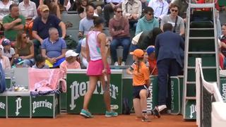 Roland Garros: Irina Begu lanza su raqueta y casi golpea a un niño