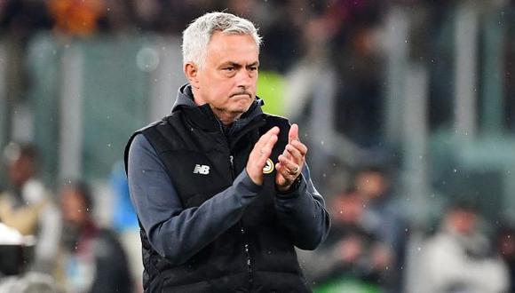 José Mourinho es entrenador de AS Roma desde julio del 2021. (Foto: AFP)