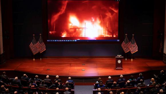 El presidente de Ucrania, Volodymyr Zelensky, mostró al Congreso de Estados Unidos un video de la guerra en su país. (EFE/EPA/SCOTT APPLEWHITE).