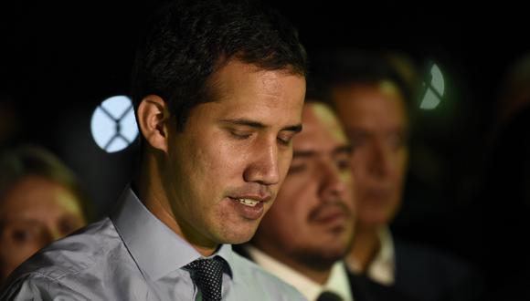 Juan Guaidó dijo el martes que desconoce la decisión de la Asamblea Nacional Constituyente de Venezuela de allanarle la inmunidad parlamentaria. (Bloomberg).