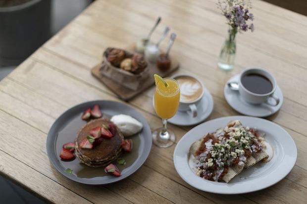 Café A Bistro offers a hearty breakfast and brunch with 5 options to share with mom.  