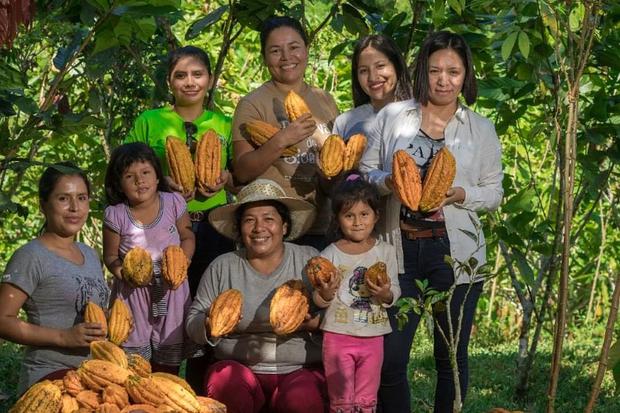 Approximately 100 female cocoa farmers and producers participate in the production of Tsinane del Vraem chocolate.  (Photo: Tsinane)