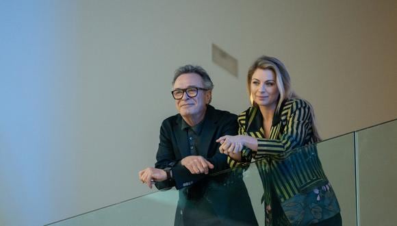 Óscar Martínez y Ludwika Paleta en escena de la serie "Bellas Artes".