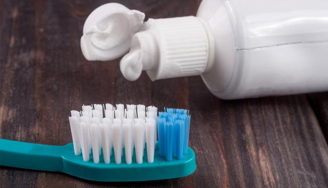 La pasta dental no solo sirve para cepillarnos los dientes, también le podemos dar varios usos que nos ayudarán a tener una casa mucho más limpia. (Foto: Shutterstock)