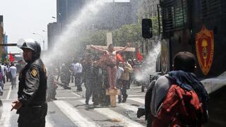 Marcha del Poder Judicial terminó en pelea con policías [FOTOS]