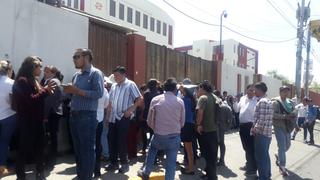 Arequipa:no dejaron ingresar a sede del GORE acerca de mil trabajadores