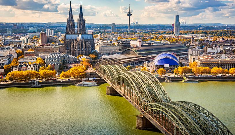 Colonia, Alemania. Bañada por el río Rin, esta ciudad alemana es conocida por su arquitectura y sus vistas panorámicas. Entre otras cosas, Colonia cuenta con una vibrante escena de música techno y electrónica. (Foto: Shutterstock)