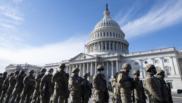 Miembros de la Guardia Nacional llegan al Centro de Visitantes del Capitolio de los EE.UU. (Foto: Archivo / Rod Lamkey / CNP / Bloomberg).