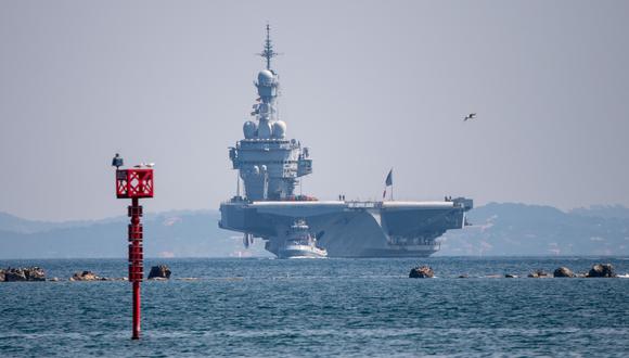 El portaaviones Charles de Gaulle está en el puerto militar de Tolón. (AFP / Christophe SIMON).