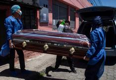 Ecuador supera barrera de los 7.000 muertos por coronavirus y los casos suben 1.526 en un día 