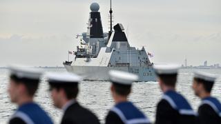 Reino Unido niega disparos rusos de advertencia contra su destructor HMS Defender en el mar Negro