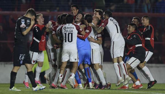 Colón de Santa Fe avanzó a los cuartos de final de la Copa Sudamericana 2019 tras derrotar a Argentinos Juniors por 4-3 en la definición por penales tras imponerse 1-0 en los 90 minutos. (Foto: AFP)