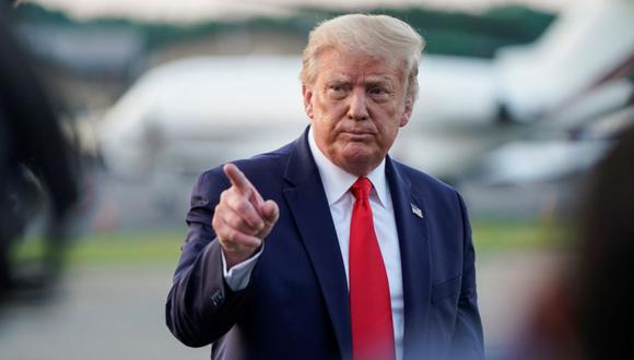 El presidente de Estados Unidos, Donald Trump, habla con los medios de comunicación antes de abordar el Air Force One cuando sale de Bedminster, Nueva Jersey, Estados Unidos. (Foto: REUTERS / Joshua Roberts).