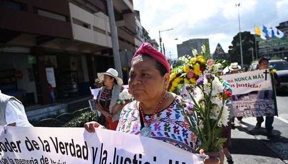 Premio Nobel de la paz (1992), la guatemalteca Rigoberta Menchú, participa en una ceremonia en la ciudad de Guatemala el 25 de febrero de 2019. (Foto de JOHAN ORDONEZ / AFP)