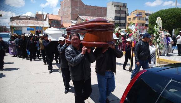 Puno: familiares dieron el último adiós a mujeres asesinadas en Ilave